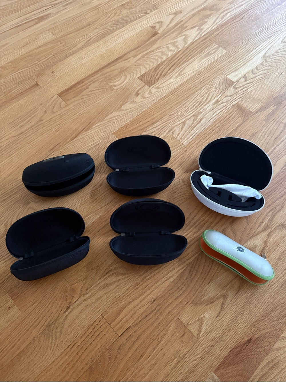 Sunglasses case bundle